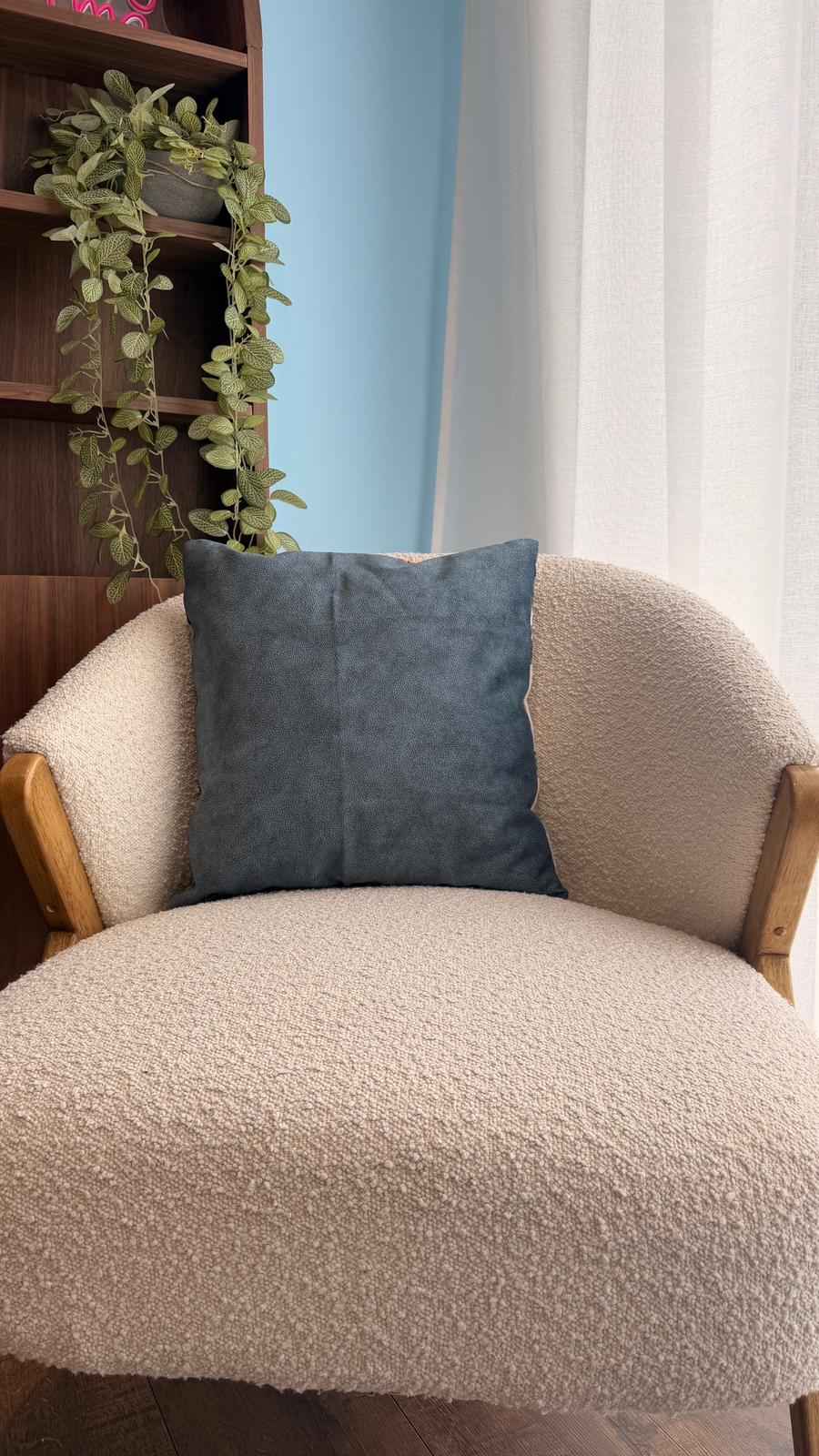 Coussin fleuri bleu gris