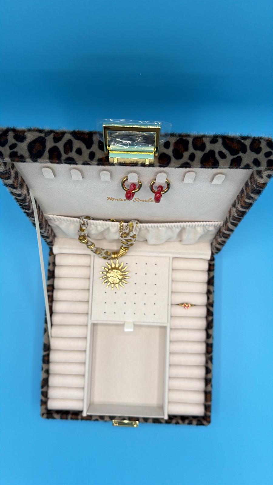 Lot boite à bijoux + bijoux