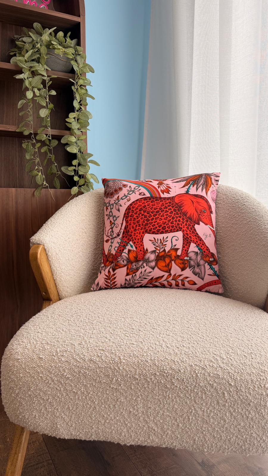 Coussin éléphant - dos rouge foncé