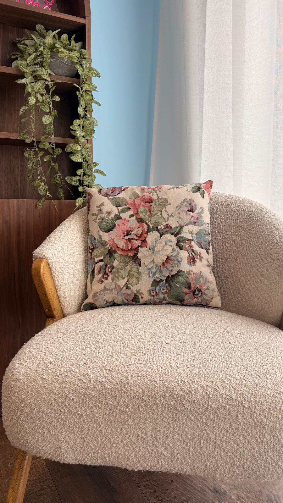 Coussin fleuri violet