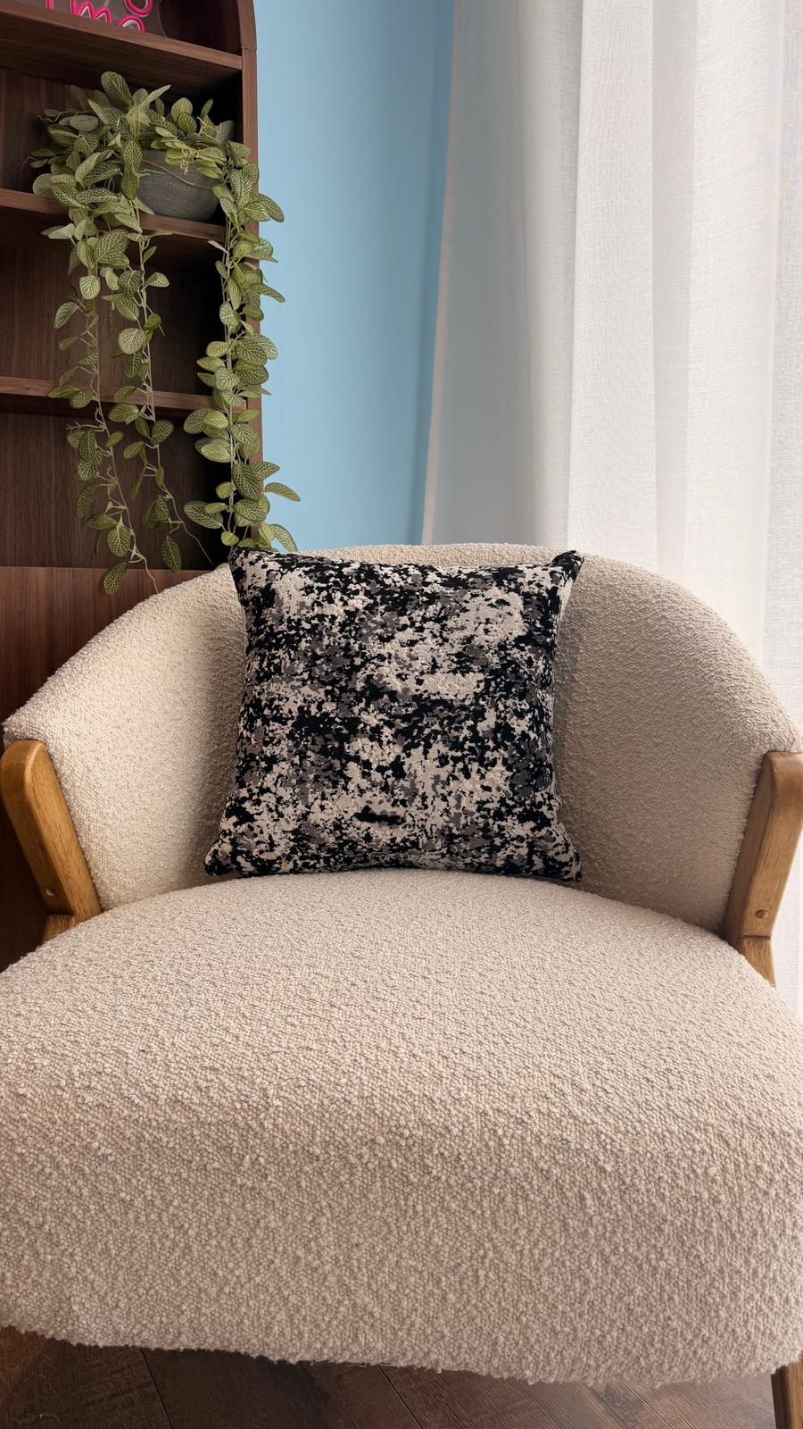 Coussin noir et blanc