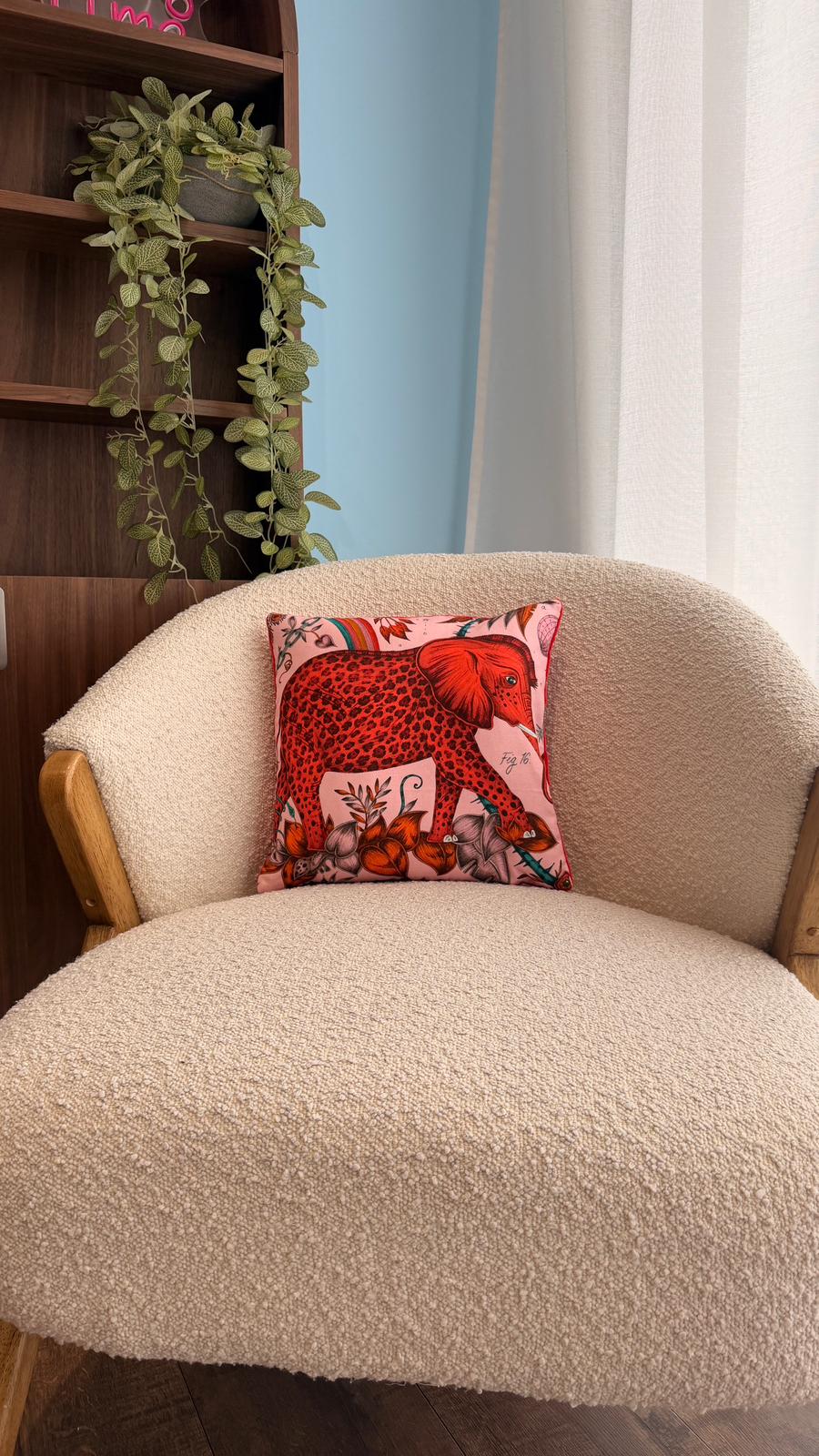 Coussin éléphant - dos rouge clair