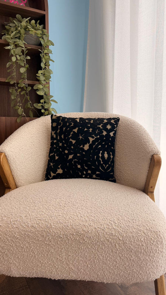 Coussin noir et doré