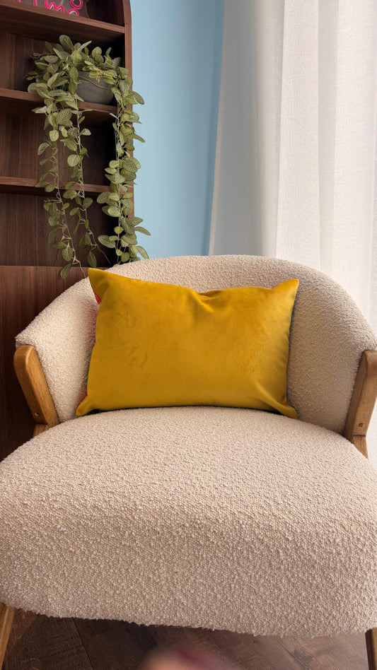 Coussin fleuri dos jaune