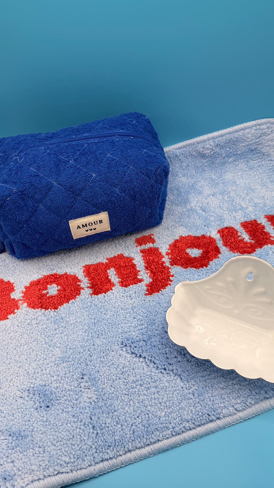 Lot tapis de bain + trousse + porte-savon